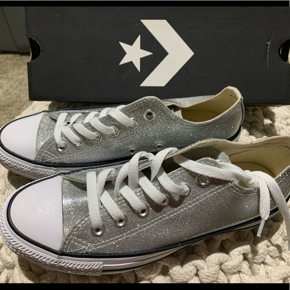 New in box size 7 silver sparkle converse